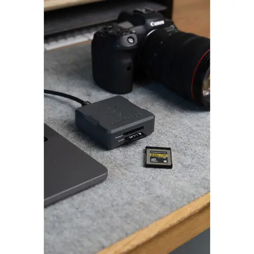ProGrade Digital CFexpress Type B & UHS-II SDXC Dual-Slot USB4 Card Reader